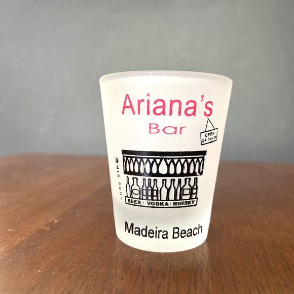 🔵 New "Ariana's Bar" Florida Frosted Gift Shot Glass - Picture 1 of 3